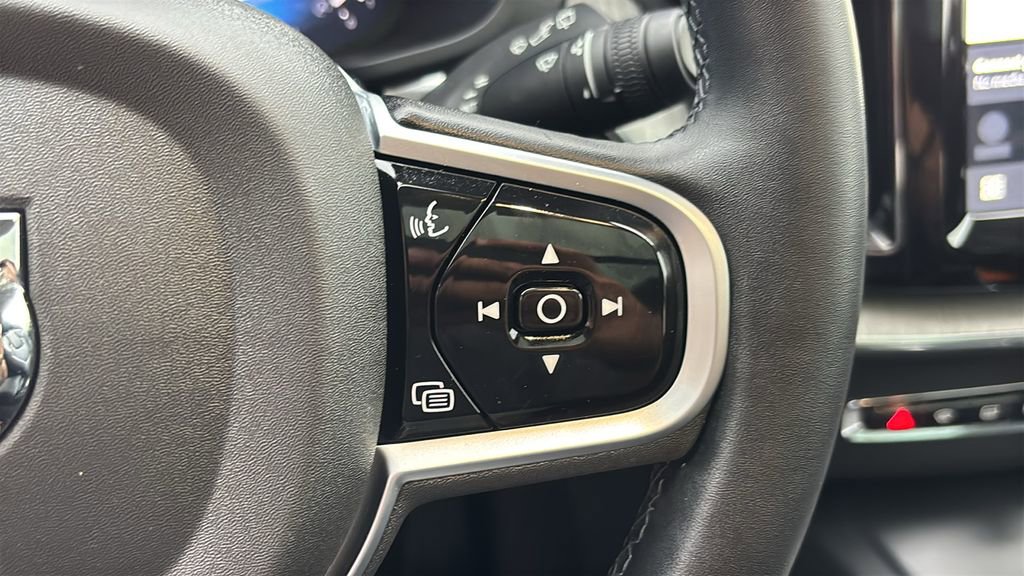 Certified 2025 Volvo XC60 B5 Plus AWD/4WD image 18