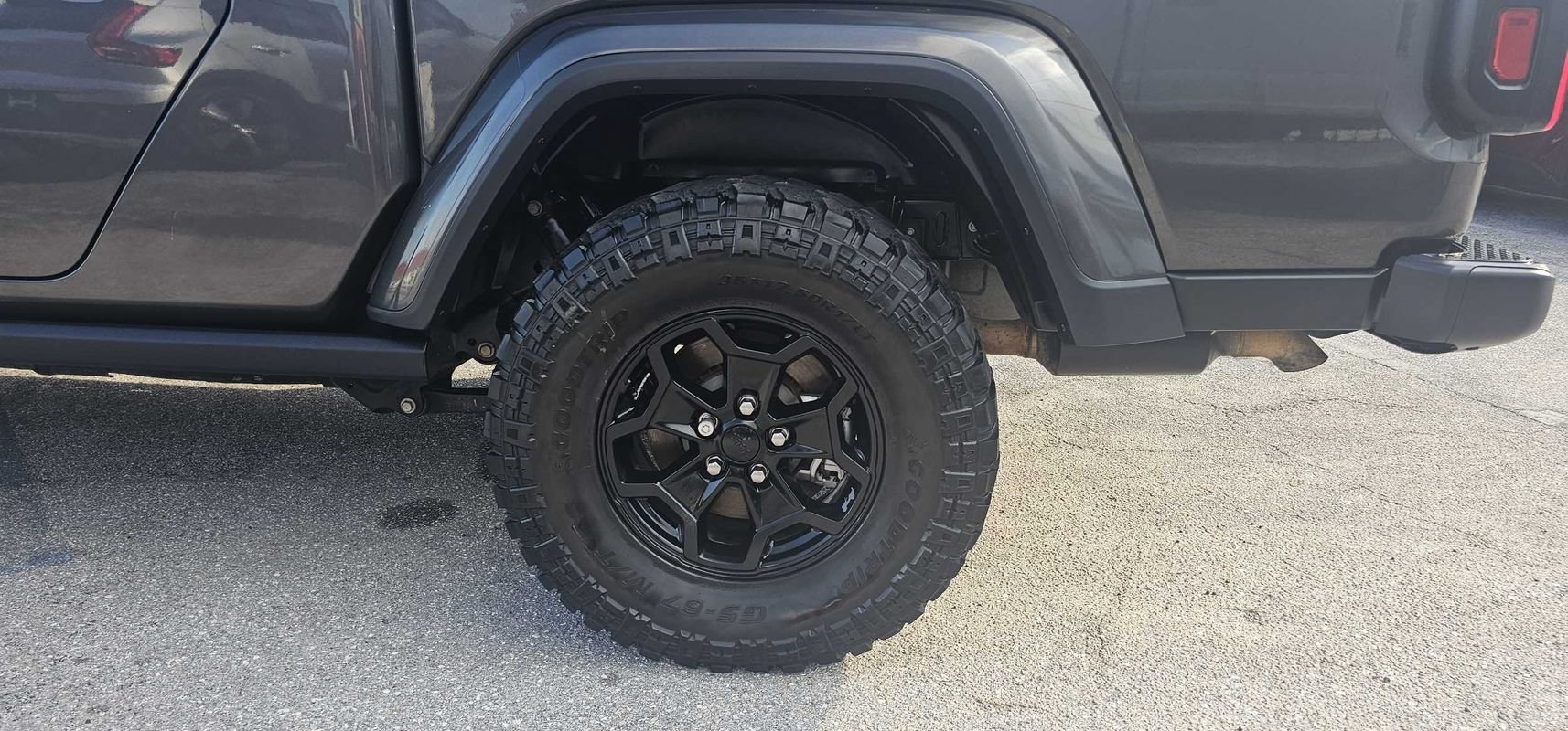 Used 2021 Jeep Gladiator Sport AWD/4WD image 3