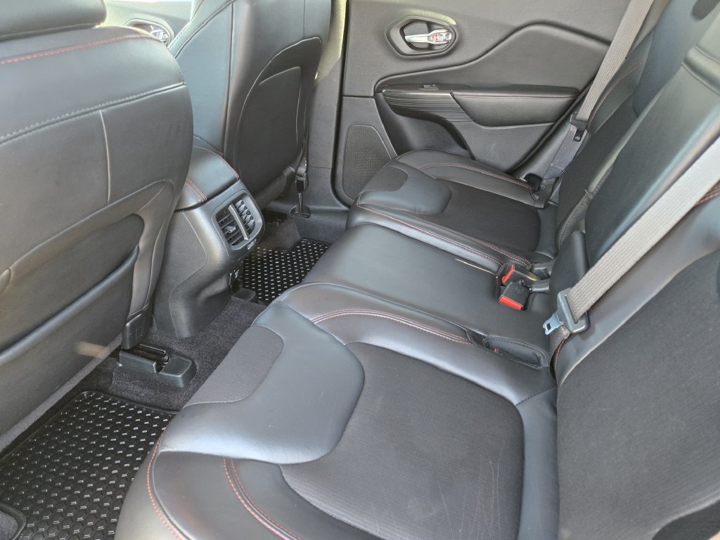 Used 2016 Jeep Cherokee Trailhawk AWD/4WD image 24