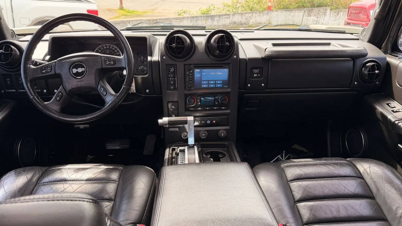 Used 2005 HUMMER H2 SUT w/ Preferred Equipment Group AWD/4WD image 27