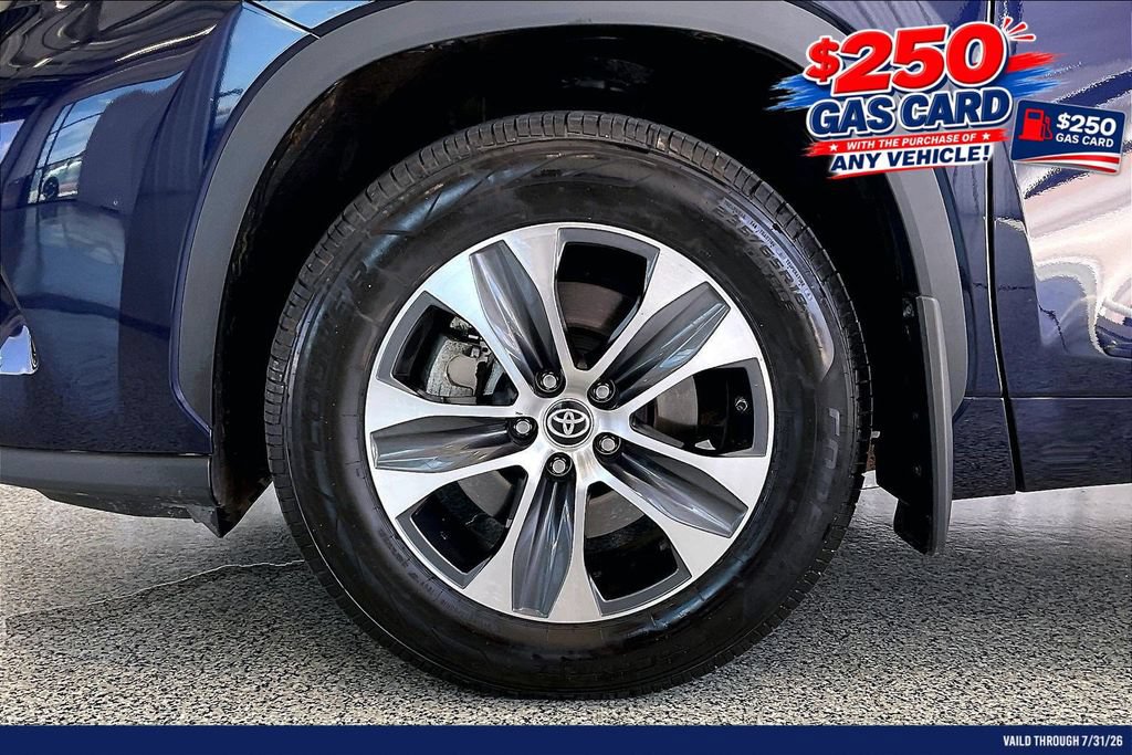 Used 2023 Toyota Highlander XLE AWD/4WD image 9