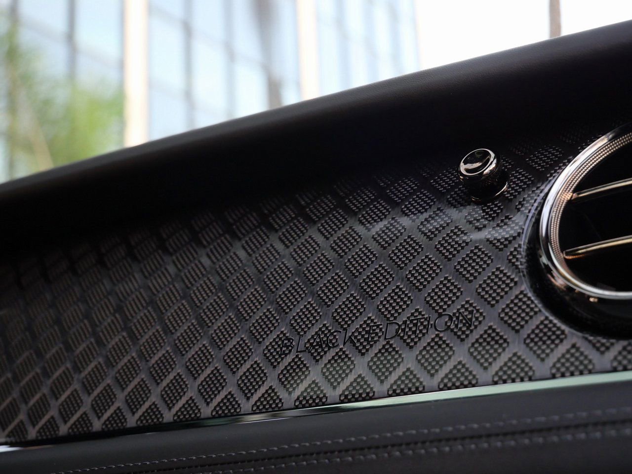 Used 2025 Bentley Bentayga AWD/4WD image 24