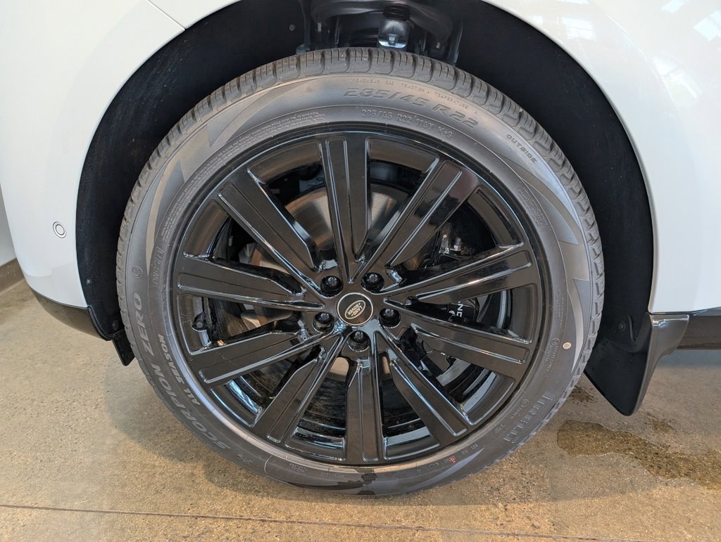 New 2025 Land Rover Range Rover SE image 8