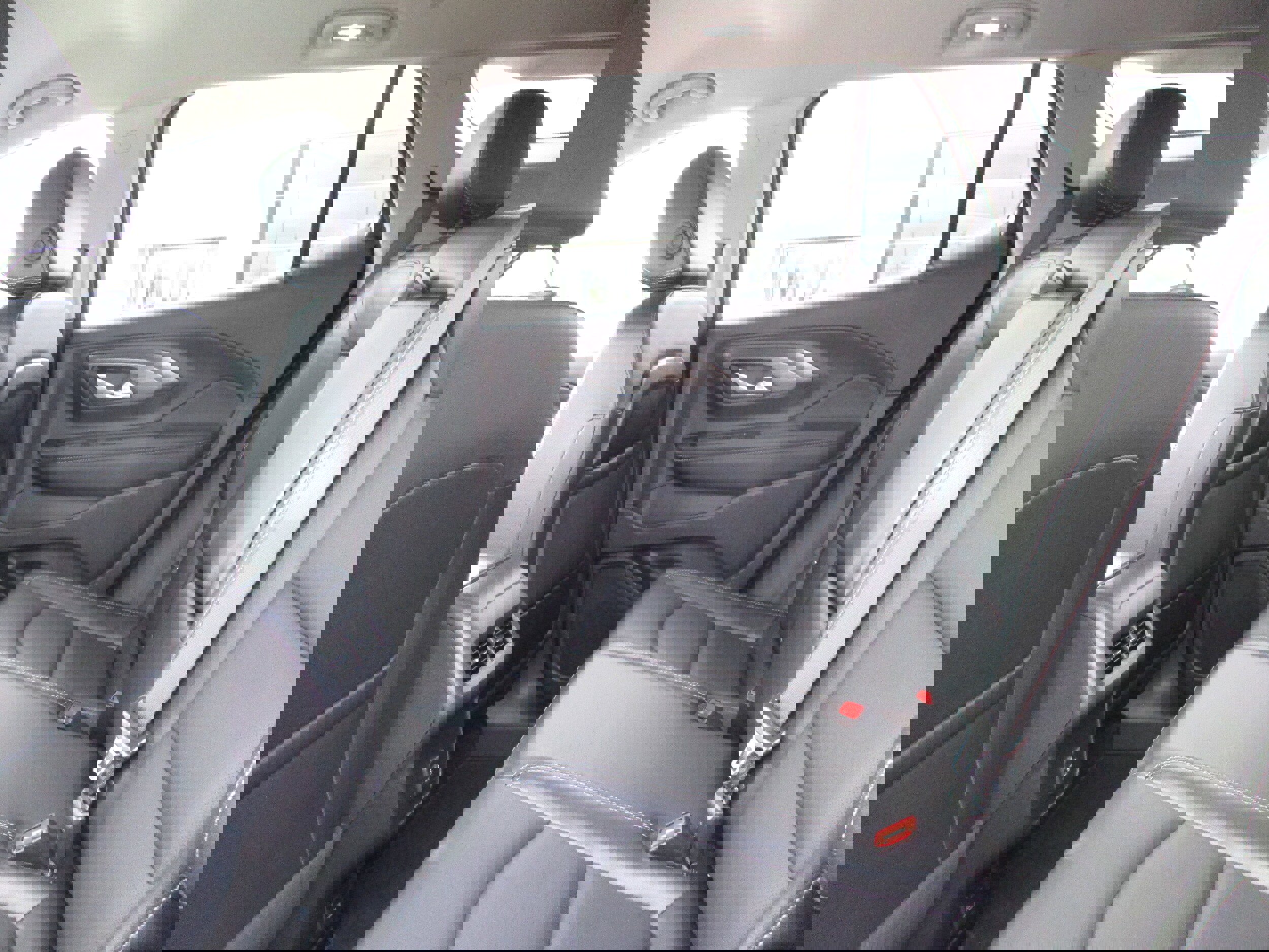 Used 2024 GMC Terrain SLT image 34