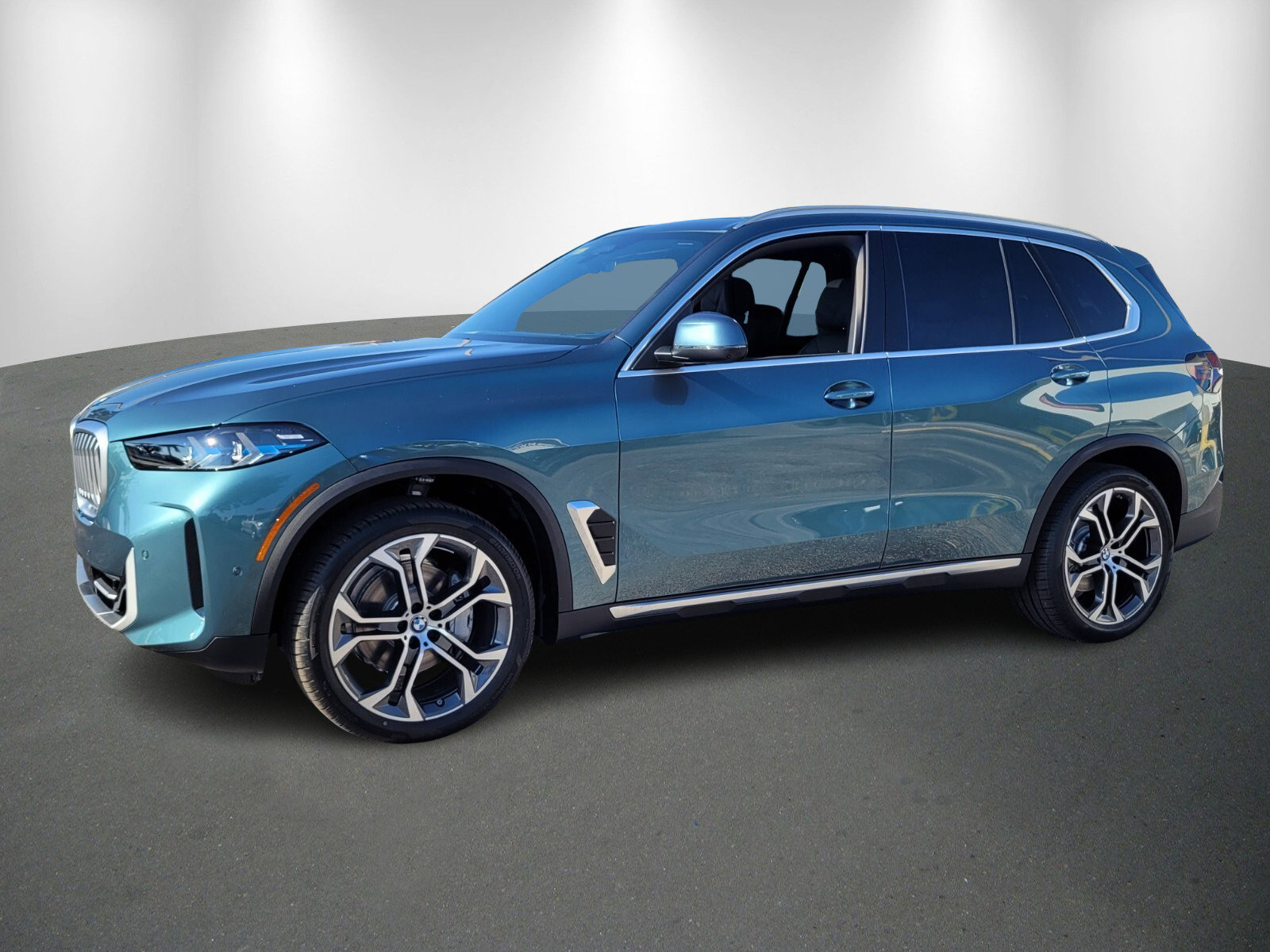 New 2026 BMW X5 sDrive40i image 3