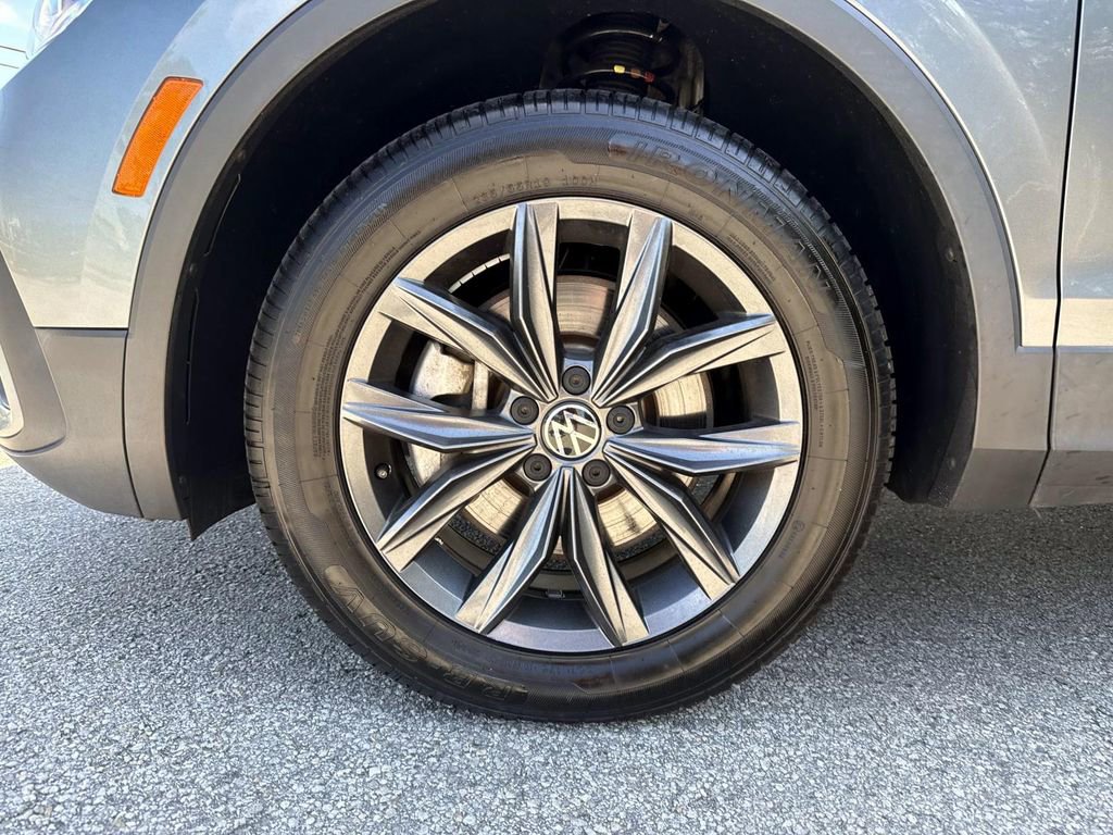 Used 2022 Volkswagen Tiguan SE AWD/4WD image 8