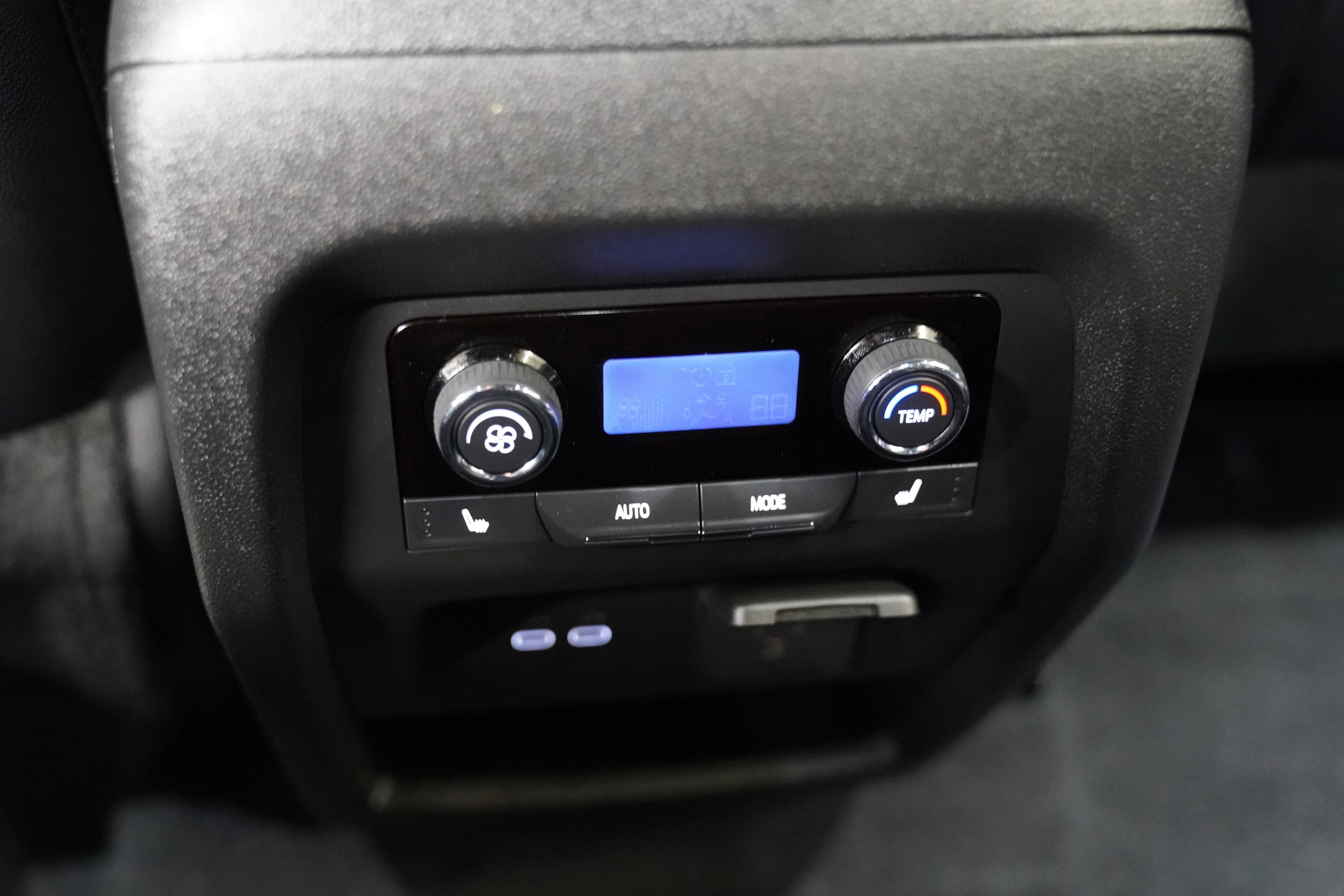 Used 2025 Chevrolet Traverse RS image 6