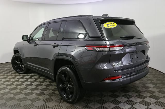 Used 2023 Jeep Grand Cherokee Altitude AWD/4WD image 8