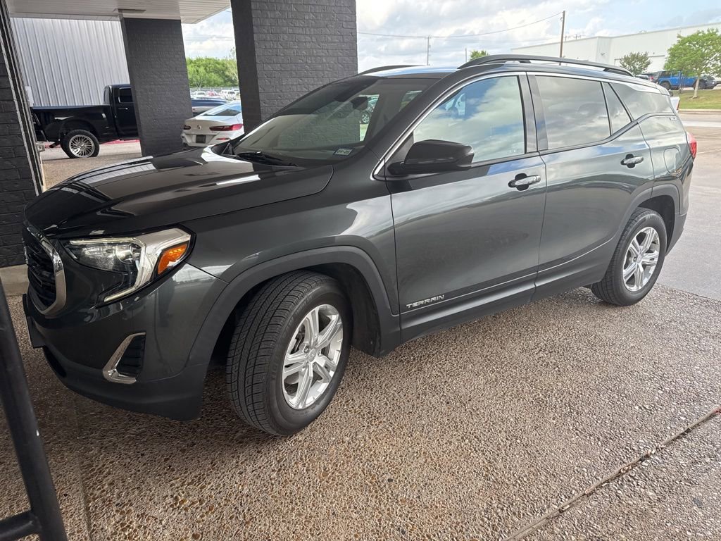 Used 2019 GMC Terrain SLE w/ Driver Convenience Package image 2