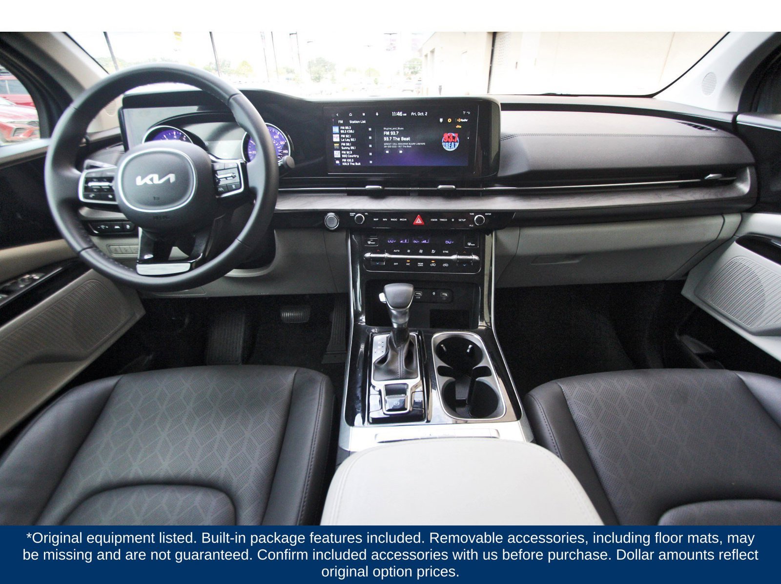 Used 2024 Kia Carnival EX FWD image 12