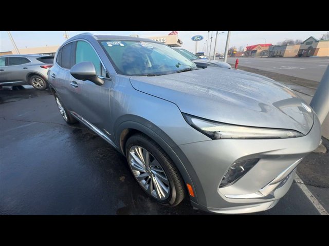 Certified 2025 Buick Envision Avenir image 2