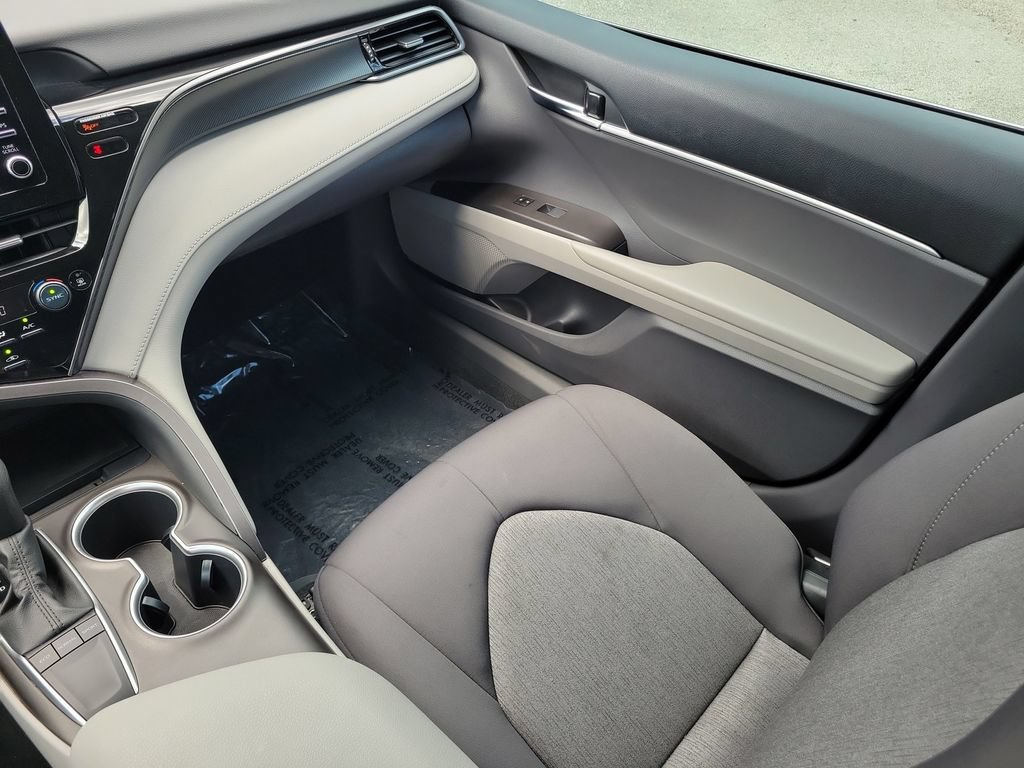 Used 2022 Toyota Camry LE FWD image 10