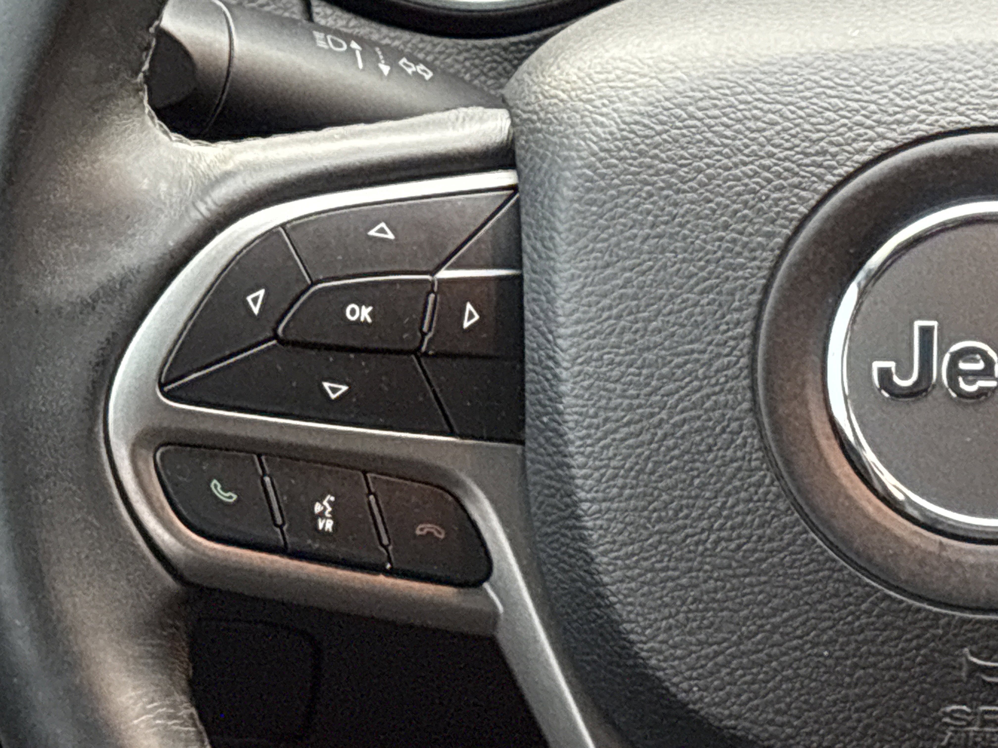 Used 2019 Jeep Cherokee Latitude Plus image 22