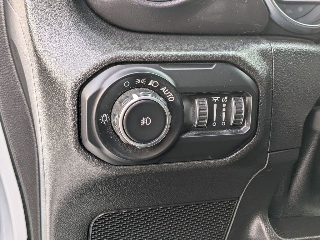 Used 2021 Jeep Wrangler Unlimited Sahara image 12