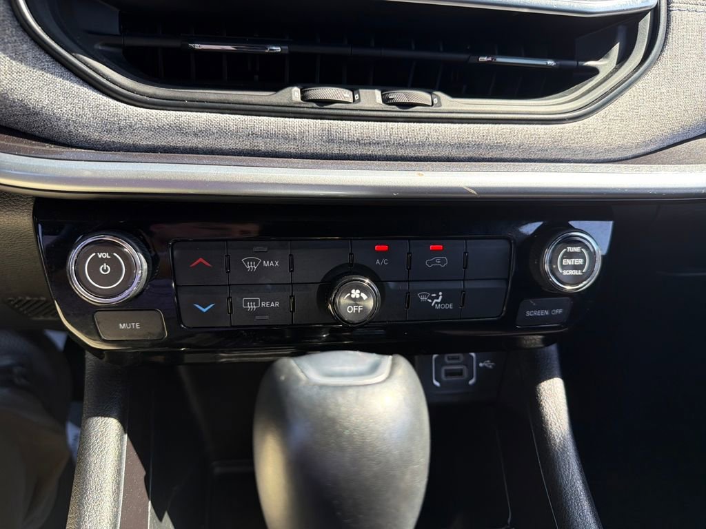 Used 2024 Jeep Compass Latitude image 22