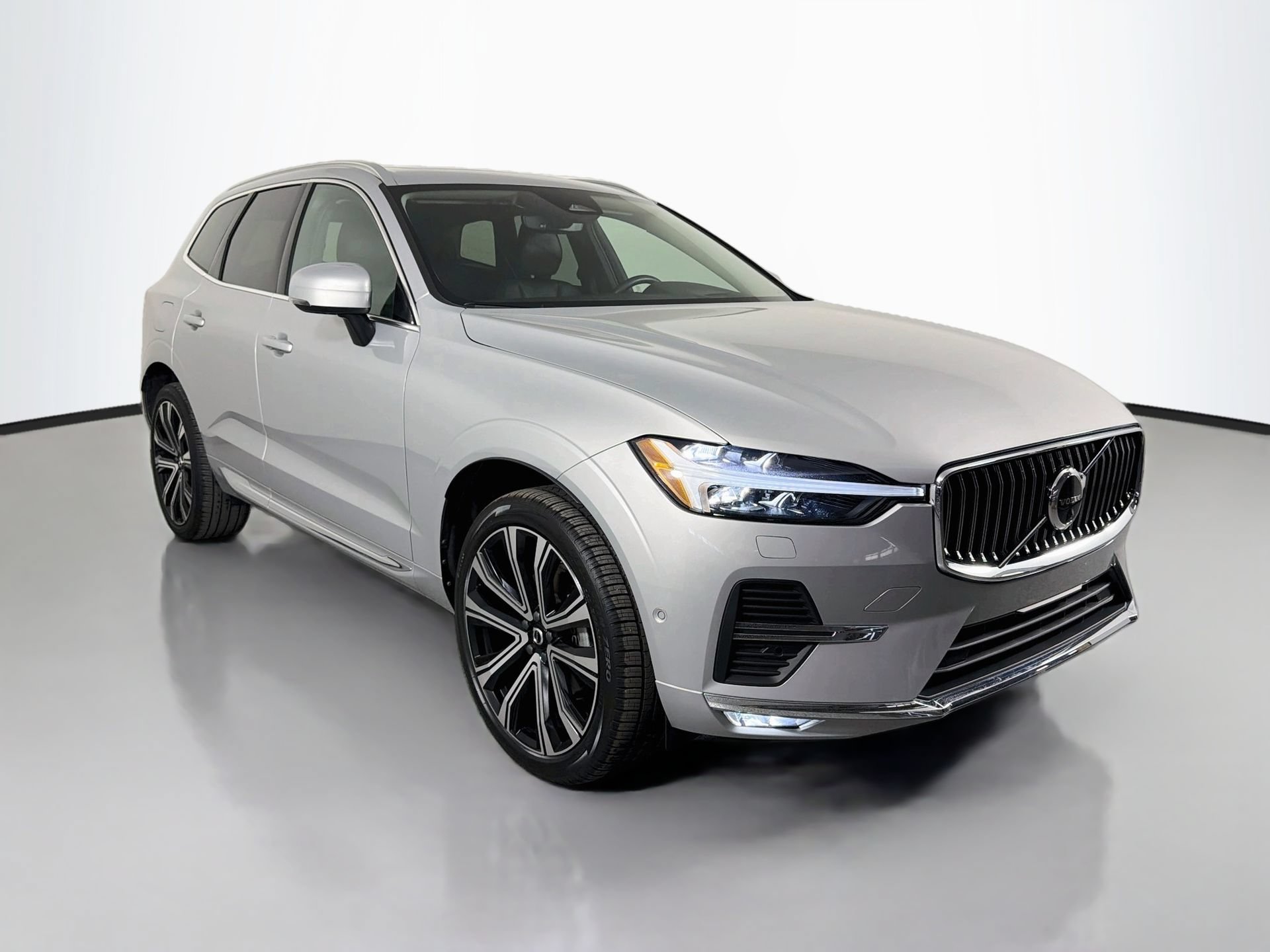 Used 2023 Volvo XC60 B5 Ultimate AWD/4WD image 3