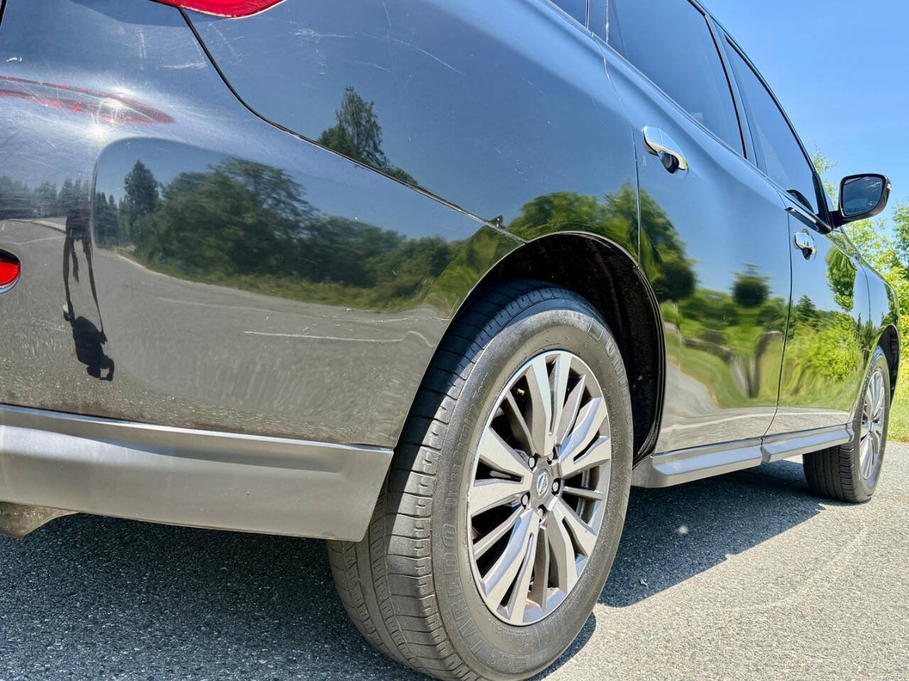 Used 2019 Nissan Pathfinder SV AWD/4WD image 16