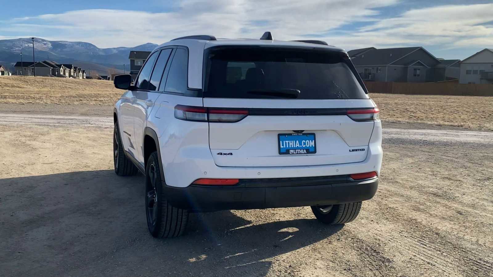 Certified 2023 Jeep Grand Cherokee Limited w/ Black Appearance Package image 6