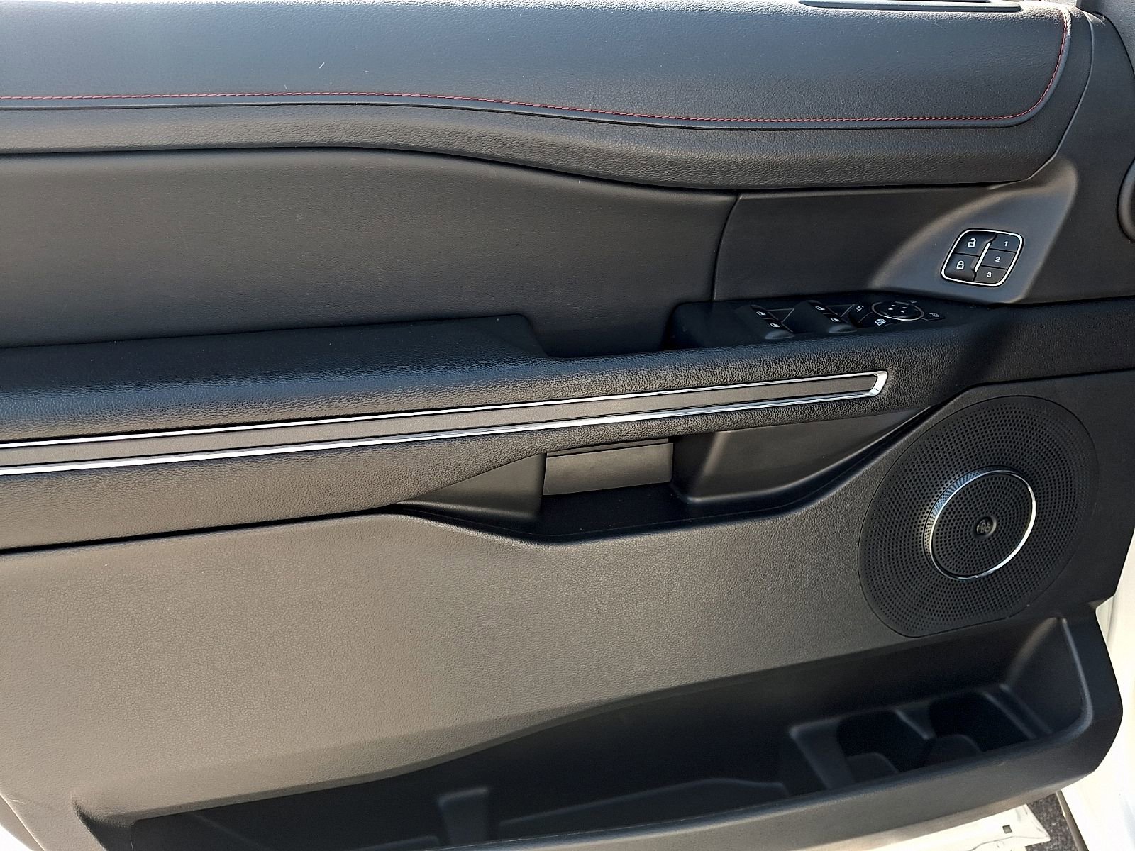 Used 2023 Ford Expedition Limited image 12