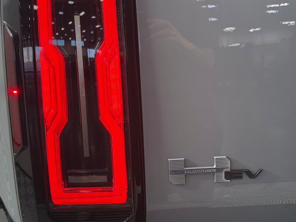 Used 2025 GMC Hummer EV 2X image 13