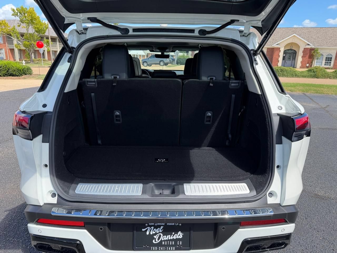 Used 2023 INFINITI QX60 Luxe w/ Cargo Package AWD/4WD image 7