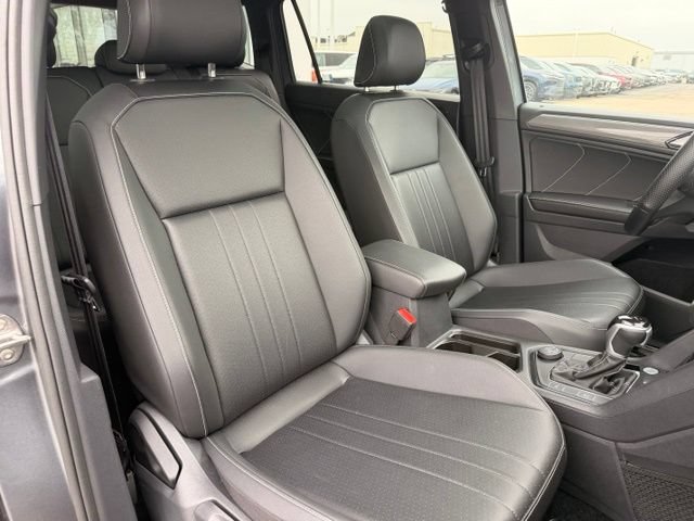 Certified 2024 Volkswagen Tiguan SE R-Line AWD/4WD image 19