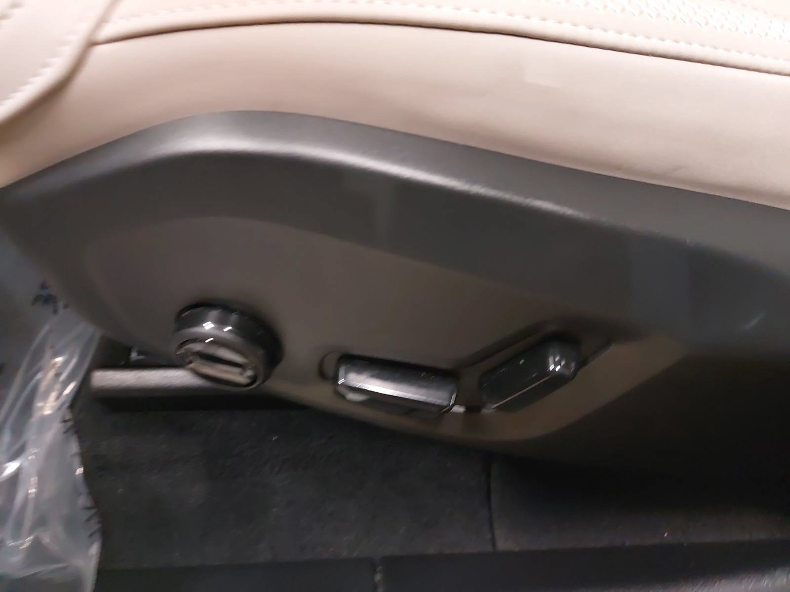 Used 2026 Volvo XC60 B5 Core AWD/4WD image 29