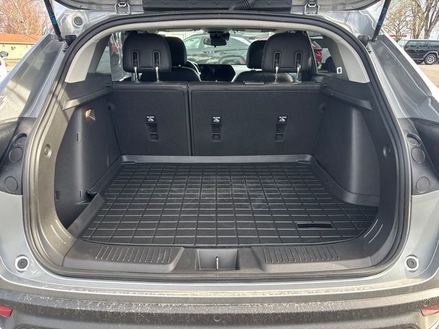 Used 2025 Chevrolet Trax LT w/ Driver Confidence Package image 4