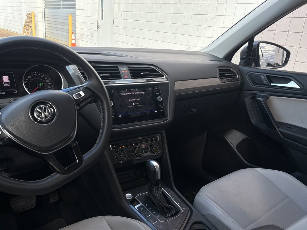 Used 2021 Volkswagen Tiguan SE w/ Panoramic Sunroof Package image 4