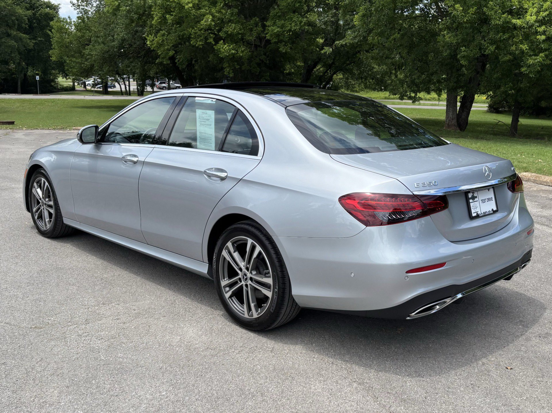 Used 2022 Mercedes-Benz E 350 4MATIC Sedan image 4
