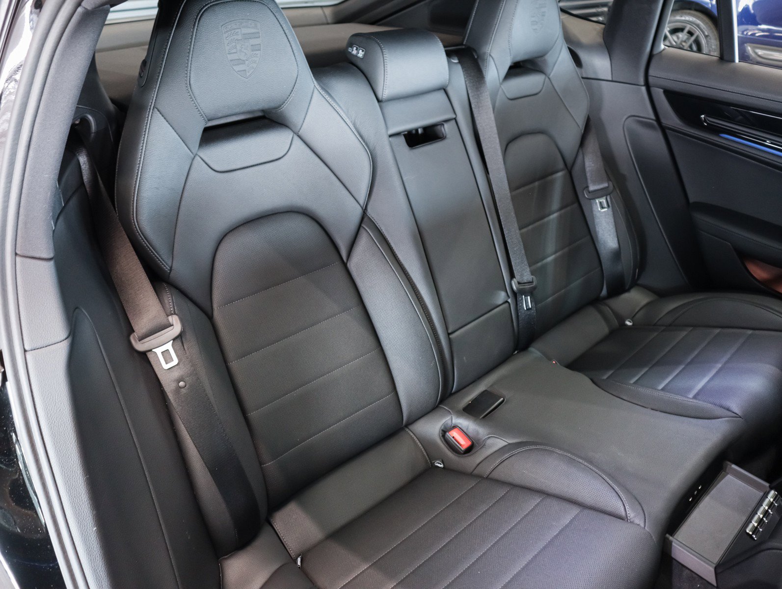 Certified 2025 Porsche Panamera 4 image 6