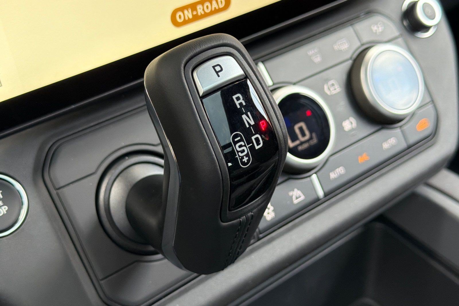 New 2026 Land Rover Defender 110 X-Dynamic SE AWD/4WD image 27