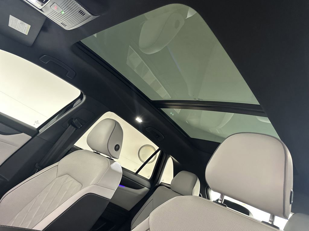 Used 2024 Volkswagen Atlas Cross Sport SEL Premium R-Line image 29