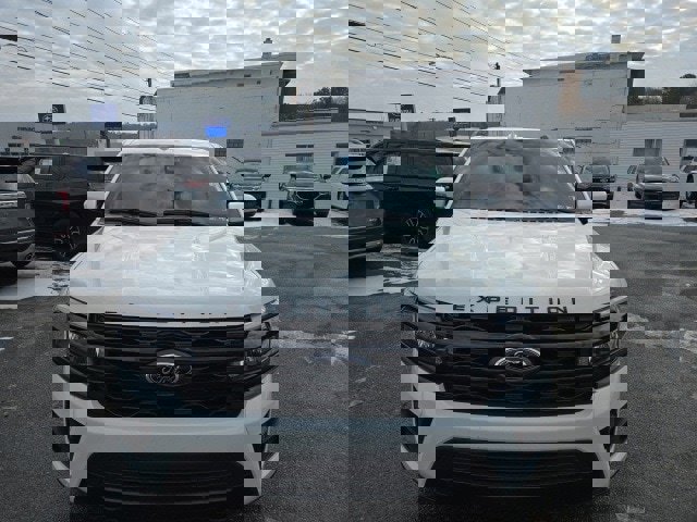 Used 2024 Ford Expedition Limited image 5