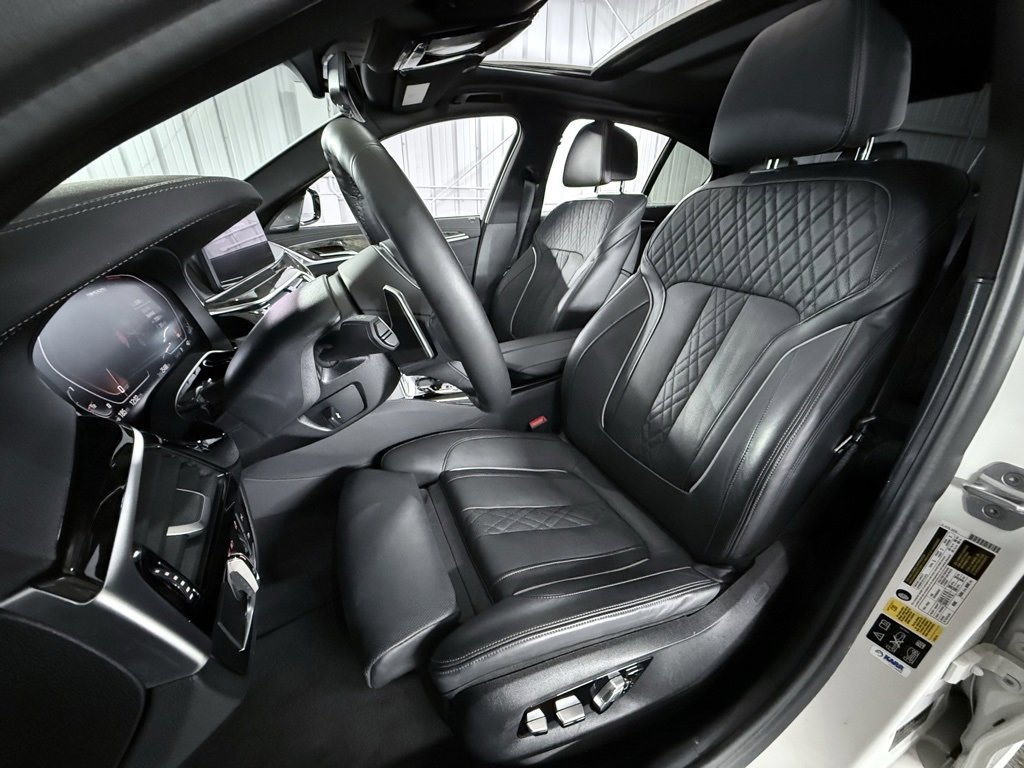 Used 2021 BMW M550i xDrive w/ Premium Package image 18