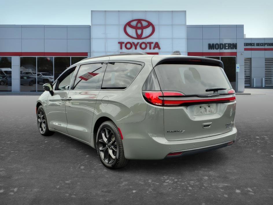 Used 2025 Chrysler Pacifica Limited FWD image 4