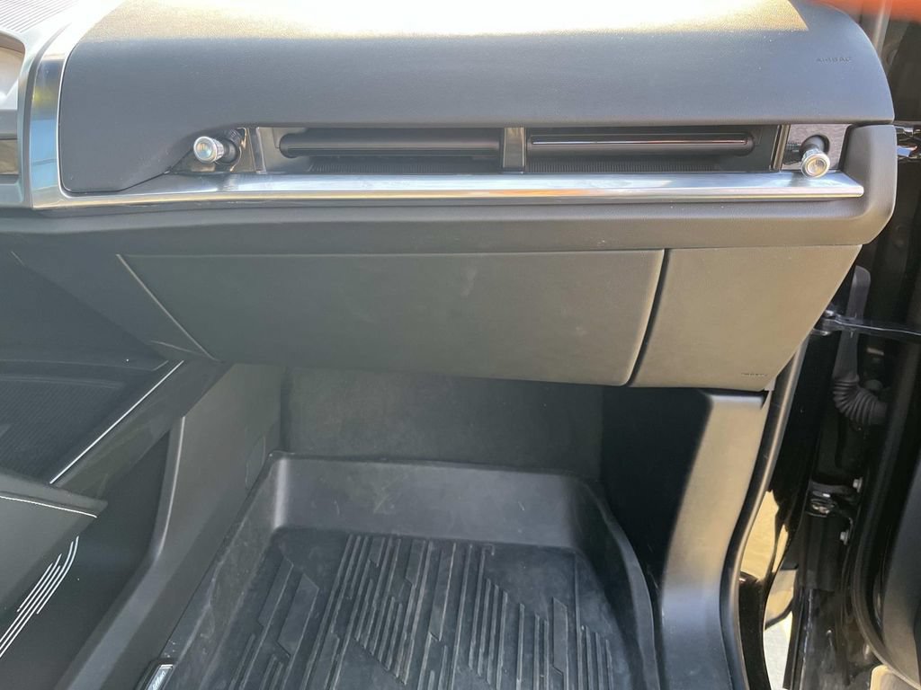 Certified 2026 Cadillac Vistiq Platinum w/ LPO, Floor Liner Package AWD/4WD image 31