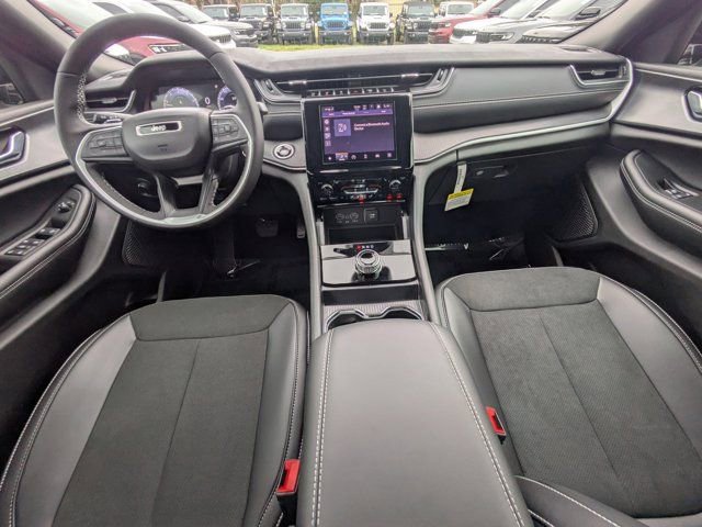 New 2025 Jeep Grand Cherokee Altitude image 15