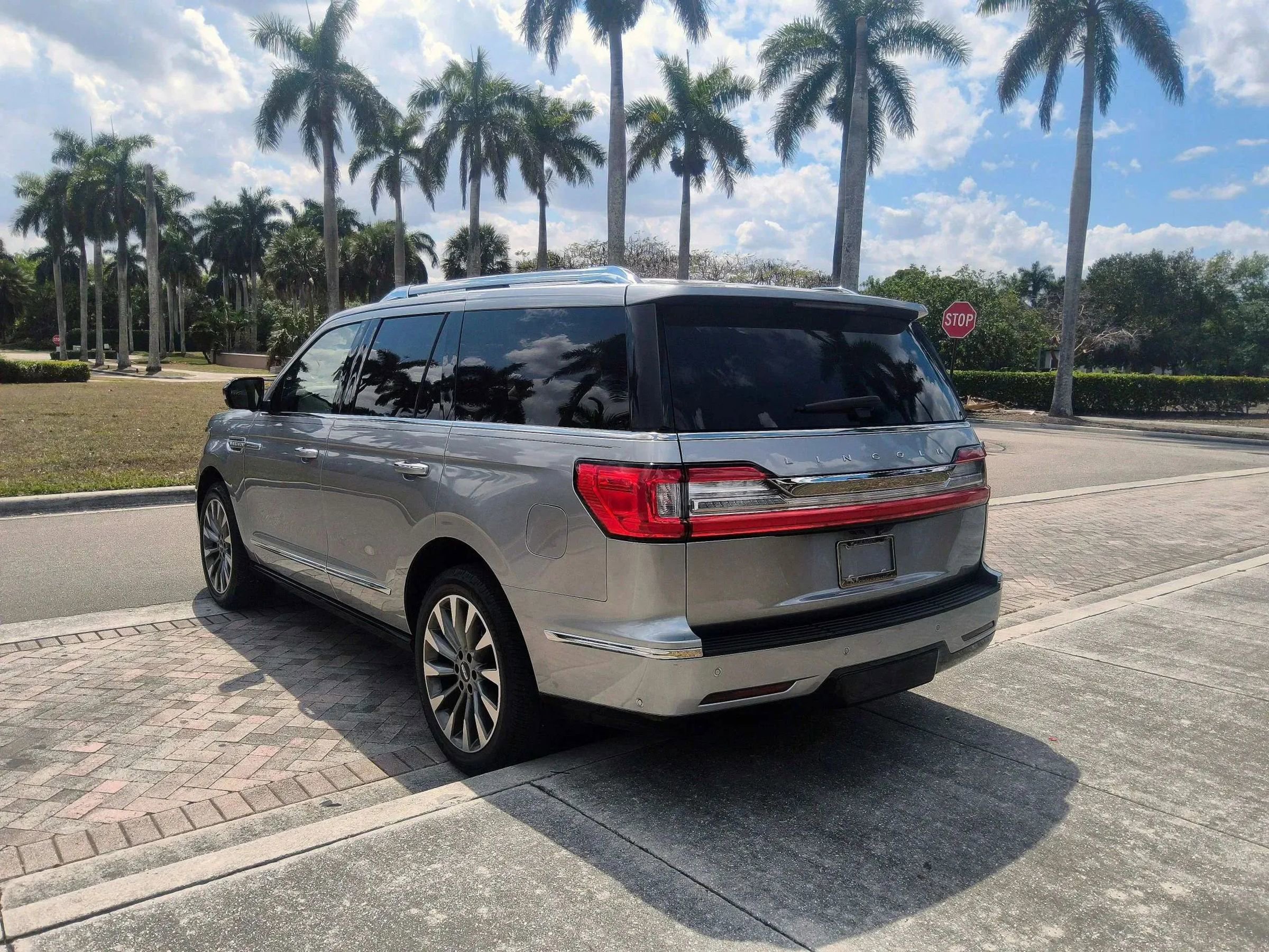Used 2020 Lincoln Navigator Reserve w/ Equipment Group 201A Reserve RWD image 17