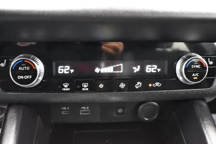 Used 2024 Mitsubishi Outlander FWD image 32