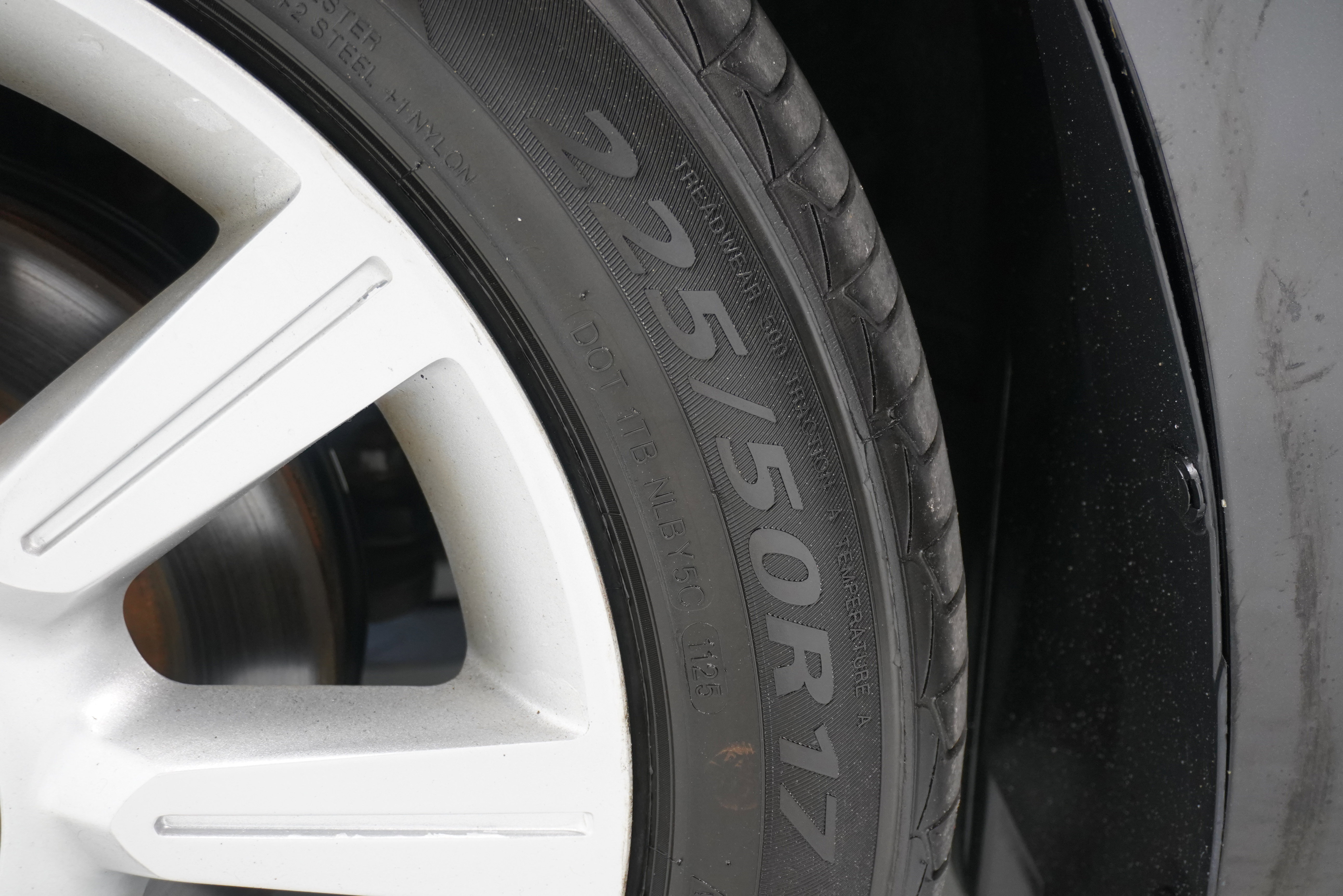 Used 2010 Lincoln MKZ image 25