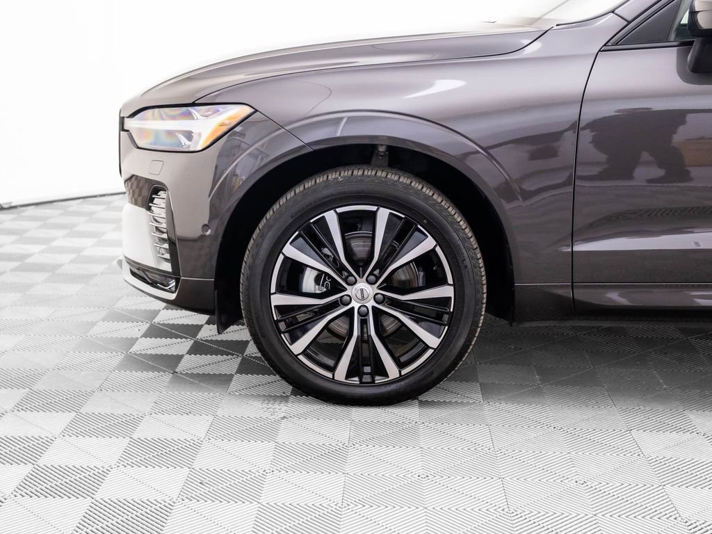 Used 2025 Volvo XC60 B5 Plus image 34