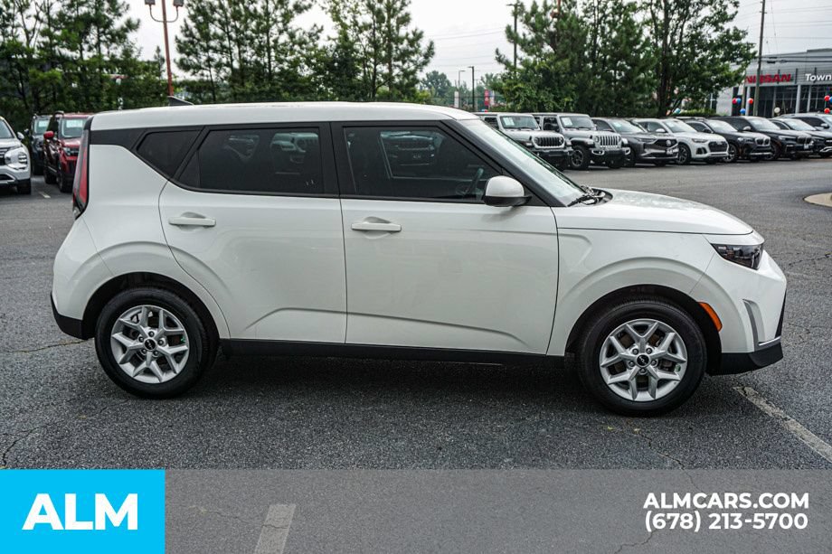Used 2025 Kia Soul LX w/ LX Technology Package FWD image 8