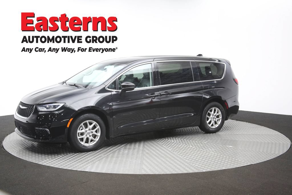 Used 2023 Chrysler Pacifica Touring-L FWD image 59