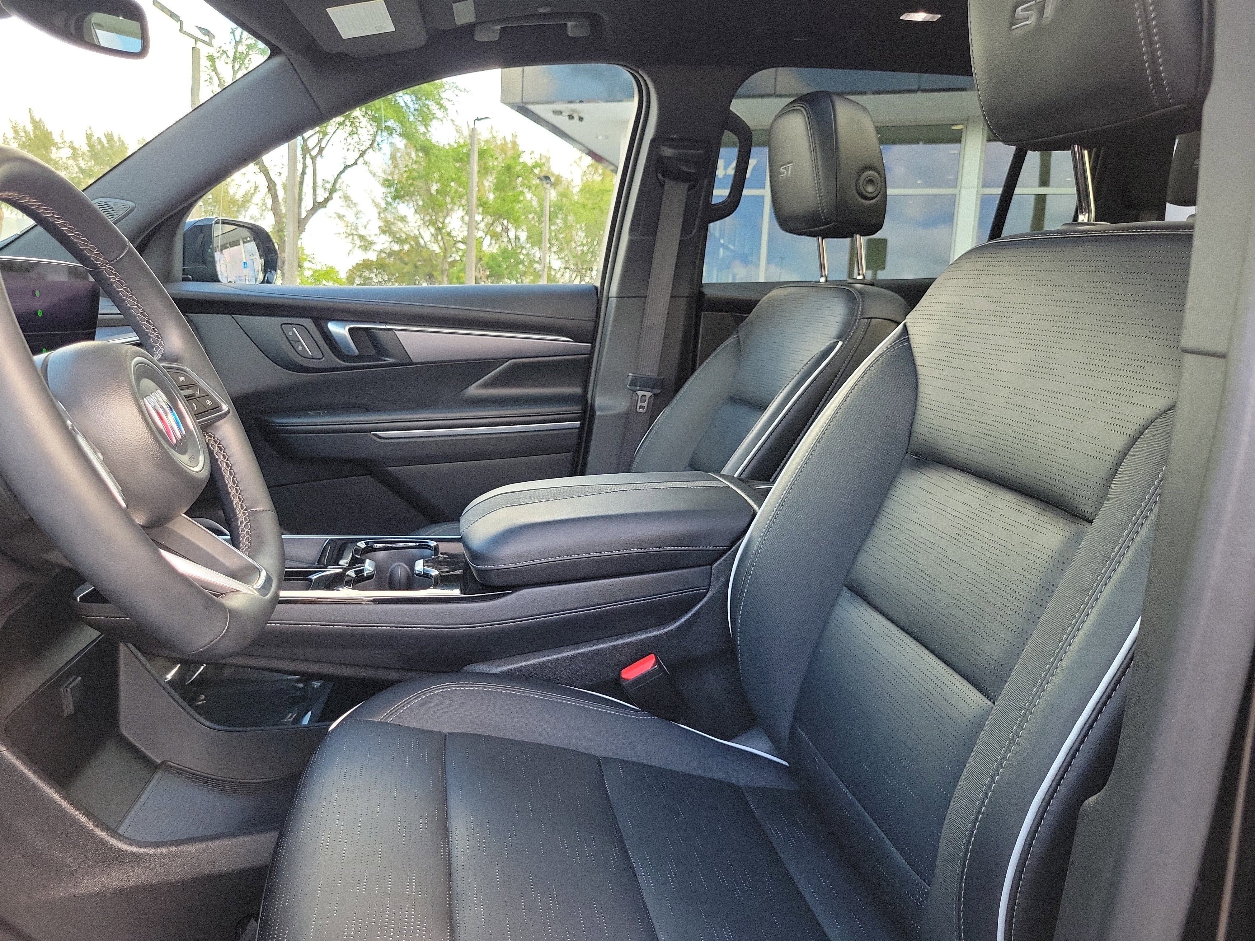 Used 2025 Buick Enclave Sport Touring w/ Power Package image 9