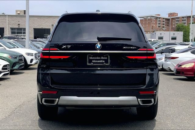 Used 2025 BMW X7 xDrive40i w/ Executive Package AWD/4WD image 3
