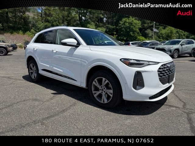 Used 2025 Audi Q5 Premium w/ Convenience Package AWD/4WD image 2