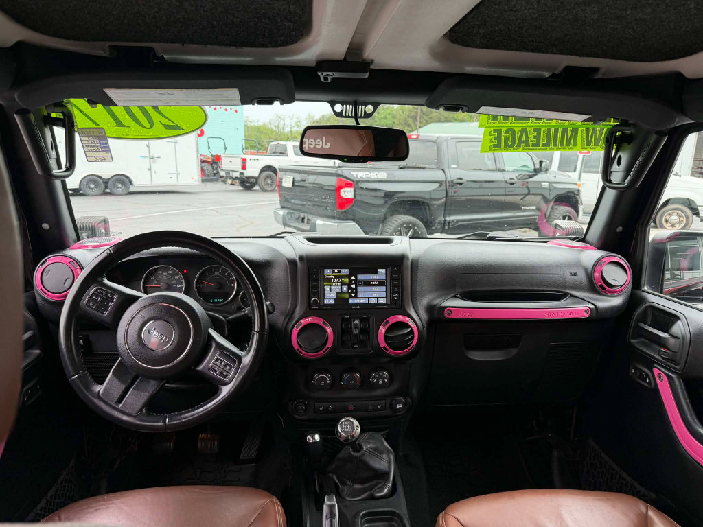 Used 2017 Jeep Wrangler Unlimited Sahara w/ Connectivity Group AWD/4WD image 6