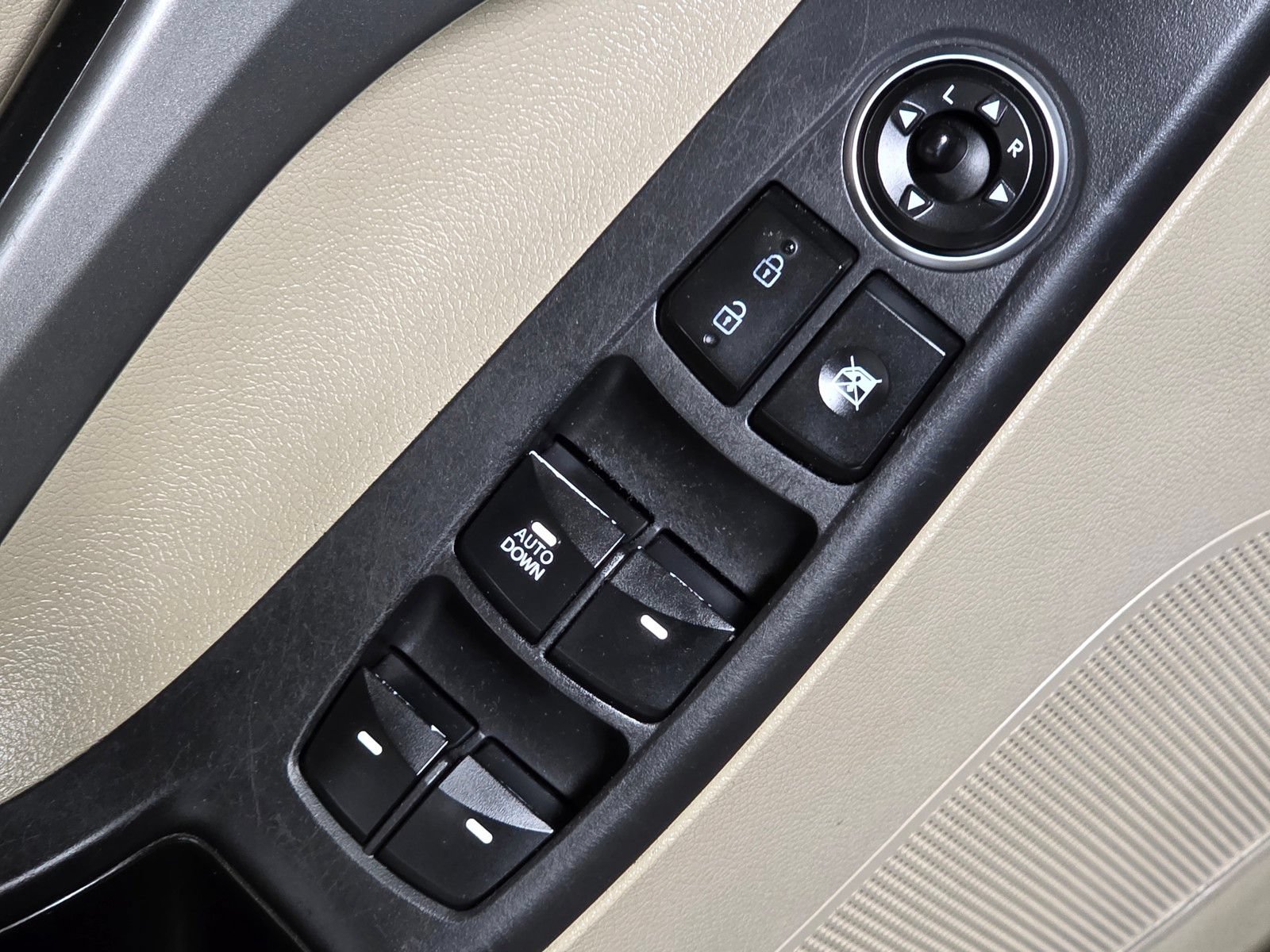 Used 2014 Hyundai Elantra SE FWD image 21