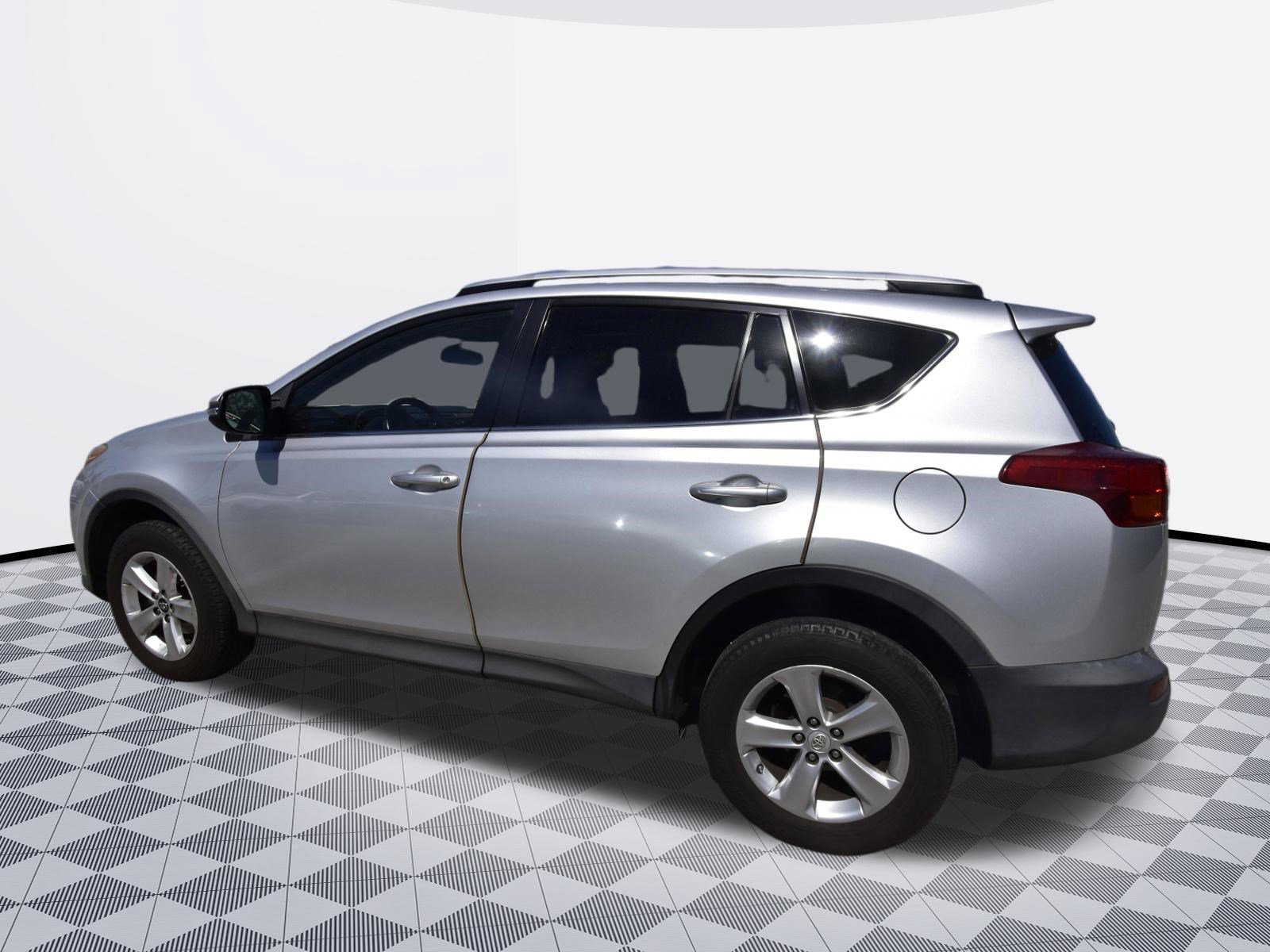 Used 2013 Toyota RAV4 XLE FWD image 6